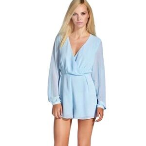 GLAMOROUS | Nordstrom Light Blue Flowey V Neck Romper Size S (EUC)